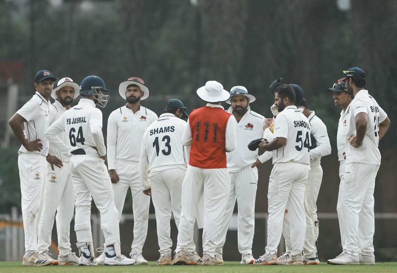 The Mumbai players get together during a break, Mumbai vs Jammu and Kashmir, Sharad Pawar Cricket Academy, day 1, Ranji Trophy, January 23, 2025