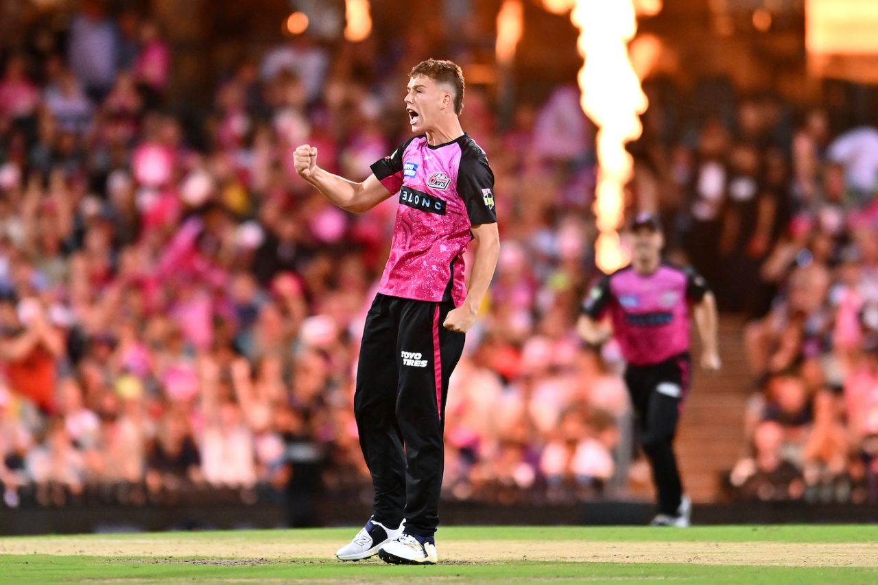 Mitchell Perry took the first wicket of the chase, Sydney Sixers vs Sydney Thunder, Challenger, BBL, Sydney, January 24, 2025