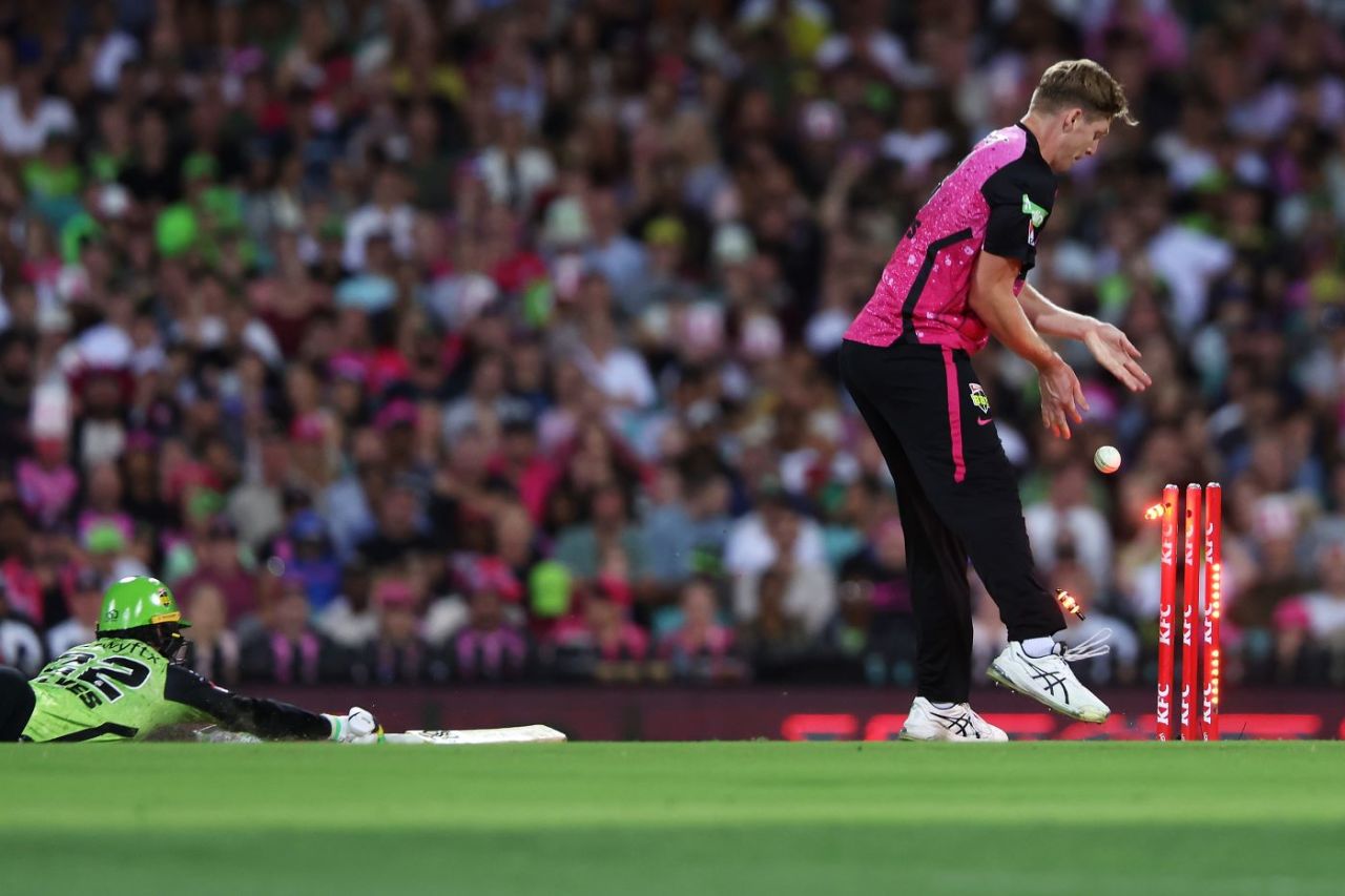 Matthew Gilkes was run out in unique circumstances when Jack Edwards thought he broke the bails before the ball hit the stumps, Sydney Sixers vs Sydney Thunder, Challenger, BBL, Sydney, January 24, 2025