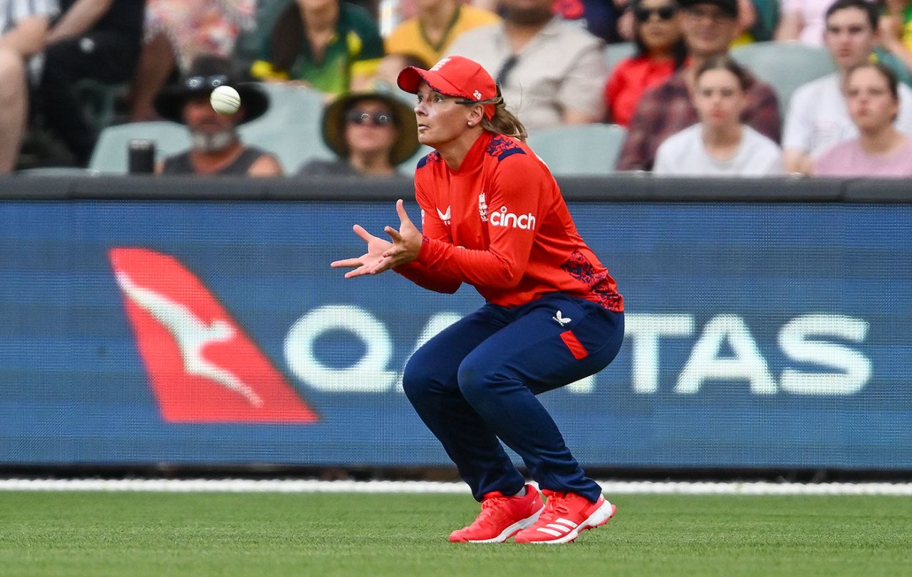 Danni Wyatt-Hodge settles under the catch to remove Georgia Voll, Australia vs England, 3rd T20I, Women's Ashes, Adelaide, January 25, 2025