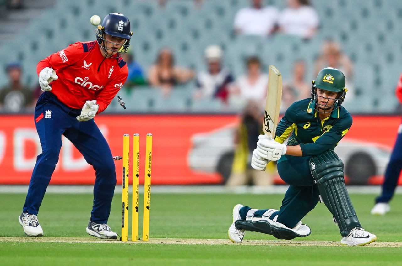 Phoebe Litchfield was bowled sweeping, Australia vs England, 3rd T20I, Women's Ashes, Adelaide, January 25, 2025