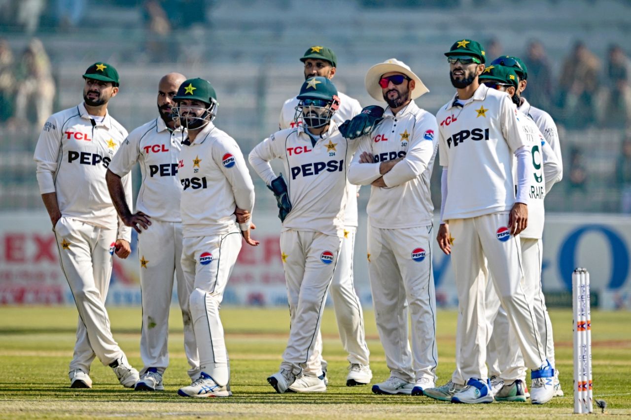 Abrar Ahmed, Sajid Khan, Kamran Ghulam, Mohammad Rizwan, Shan Masood, Salman Ali Agha and Kashif Ali wait for DRS to do its thing, Pakistan vs West Indies, 2nd Test, 2nd day, Multan, January 26, 2025
