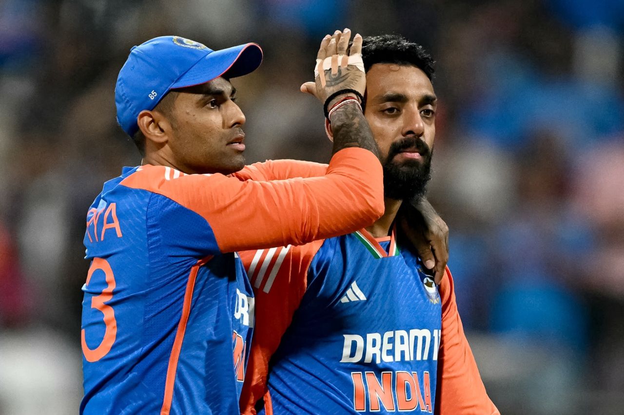 Suryakumar Yadav congratulates Varun Chakravarthy on a wicket, India vs England, 5th T20I, Wankhede Stadium, Mumbai, February 2, 2025