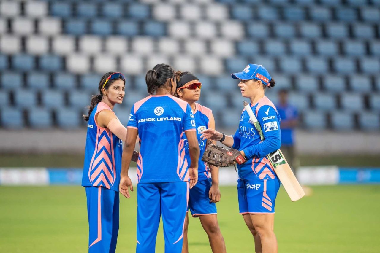 Mumbai Indians' fielding coach has a chat with some of the players, Navi Mumbai, February 7, 2025