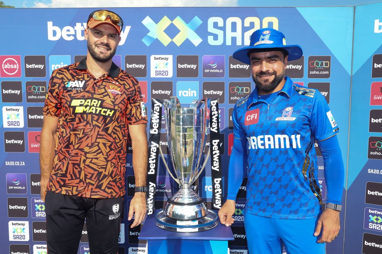 Aiden Markram and Rashid Khan pose with the trophy, MI Cape Town vs Sunrisers Eastern Cape, final, SA20, Johannesburg, February 8, 2025
