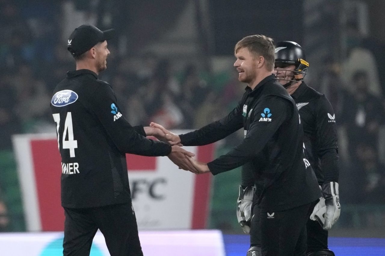 Glenn Phillips took the big wicket of Fakhar Zaman, Pakistan vs New Zealand, Lahore, Pakistan tri-series, February 8, 2025