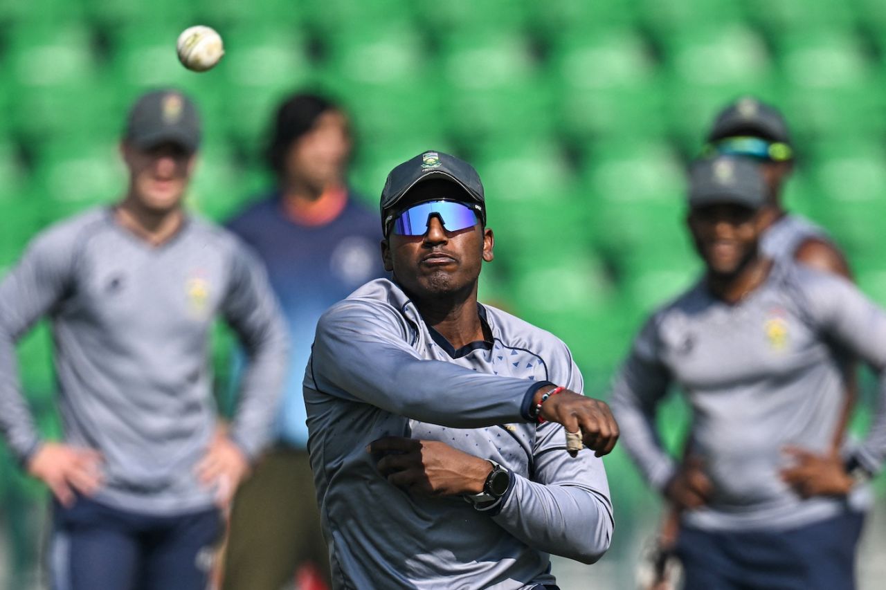 Senuran Muthusamy takes part in a fielding drill, New Zealand vs South Africa, 2nd game, Pakistan tri-series, Lahore, February 9, 2025