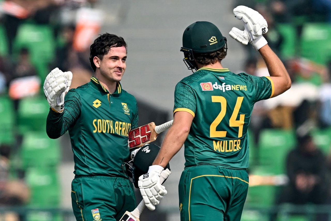 Wiaan Mulder congratulates Matthew Breetzke on reaching his century, New Zealand vs South Africa, Pakistan tri-series, Lahore, February 10, 2025