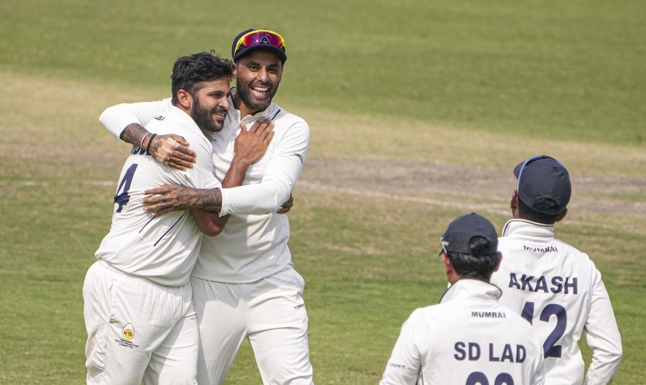 Shardul Thakur and Suryakumar Yadav celebrate the fall of a wicket, Haryana vs Mumbai, Ranji Trophy 2024-25, fourth day, Kolkata, February 11, 2025