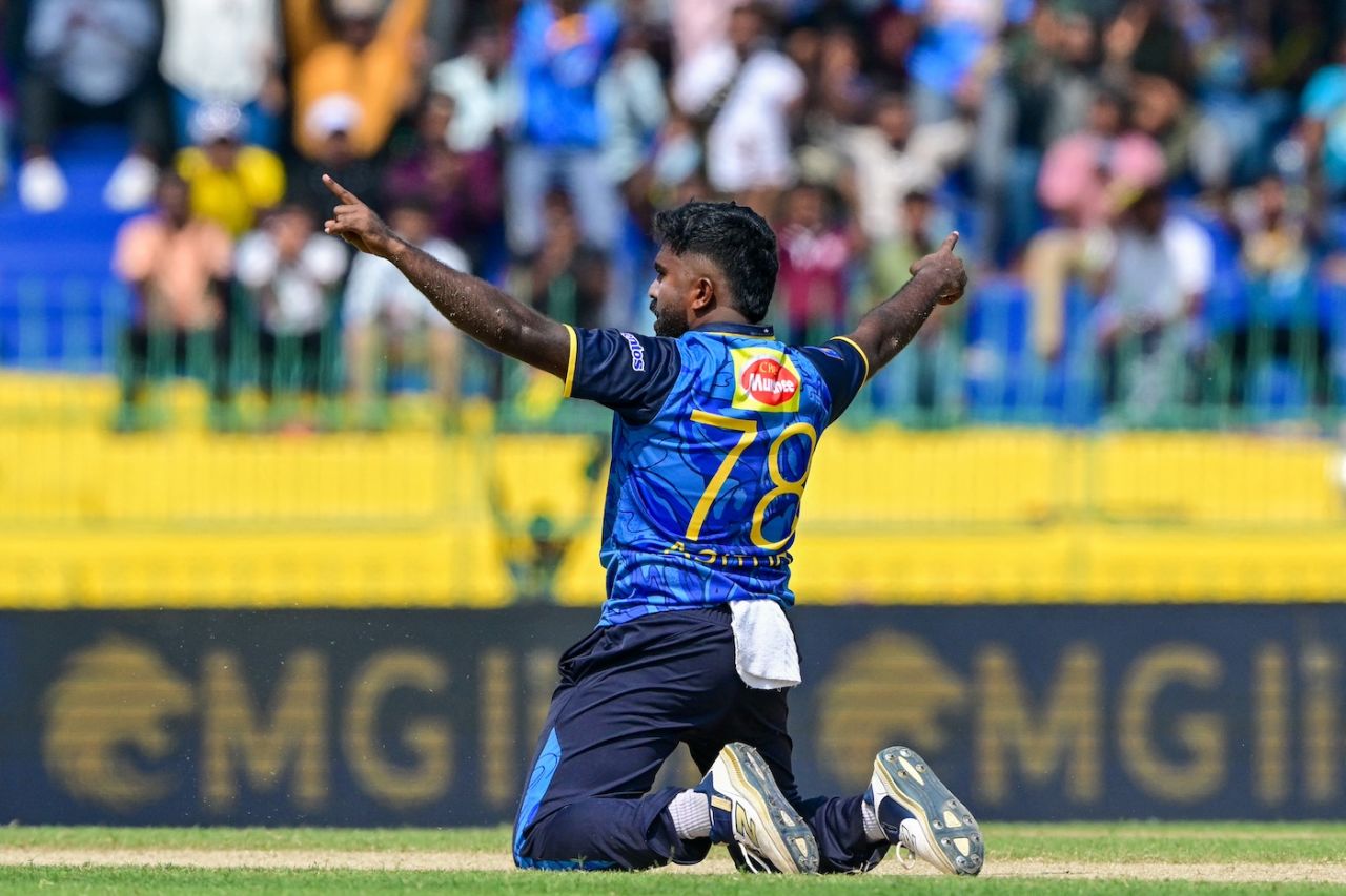 Asitha Fernando picked up wickets in both his first two overs, Sri Lanka vs Australia, 1st ODI, Colombo, February 12, 2025