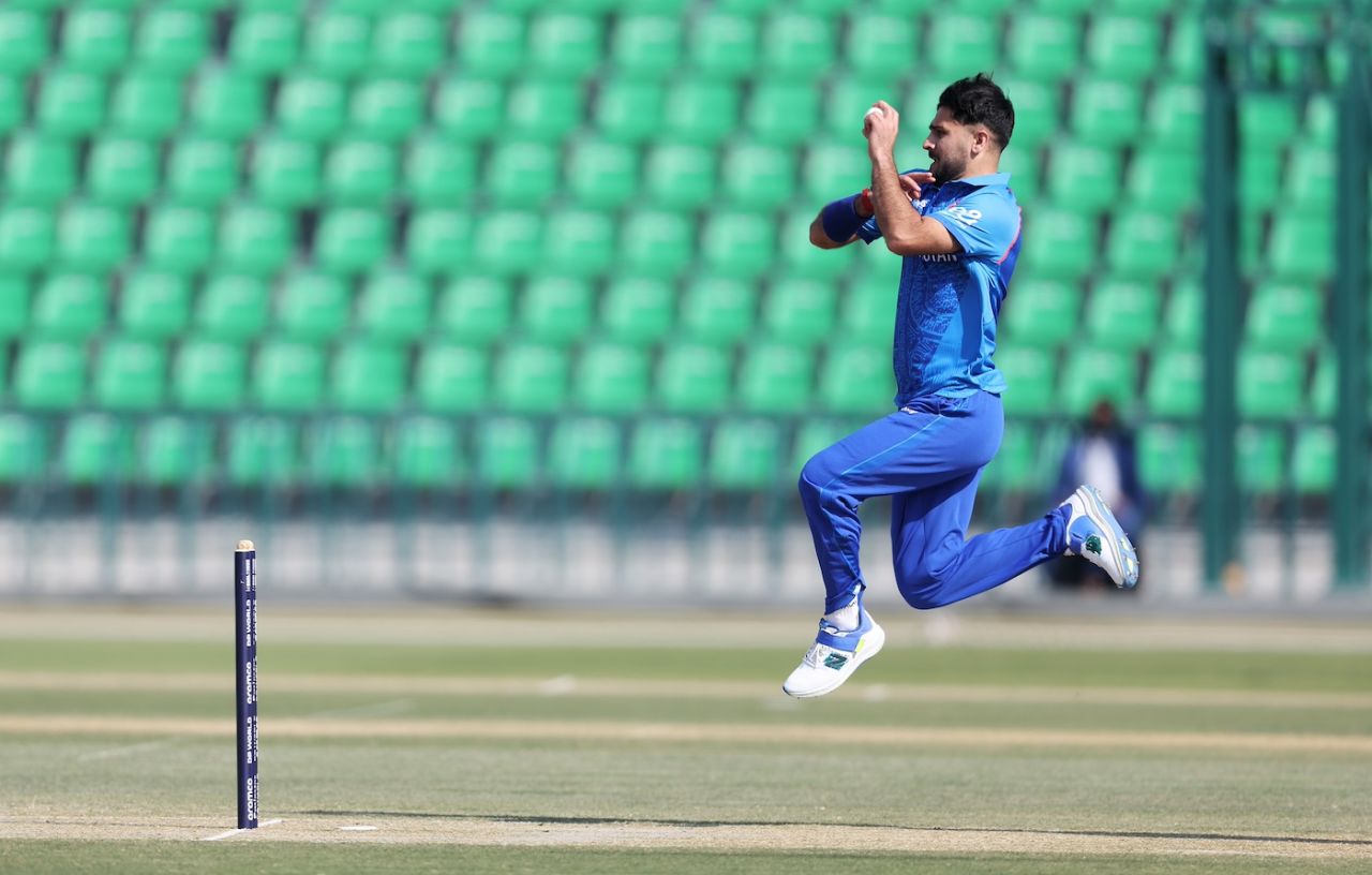 Fazalhaq Farooqi gets into his delivery leap, Pakistan Shaheens vs Afghanistan, Champions Trophy warm-up, Lahore, February 14, 2025