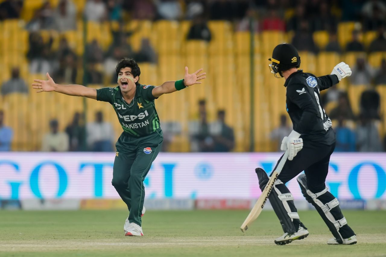 Naseem Shah belts out an  appeal, Pakistan vs New Zealand, ODI tri-series, Karachi, February 14, 2025