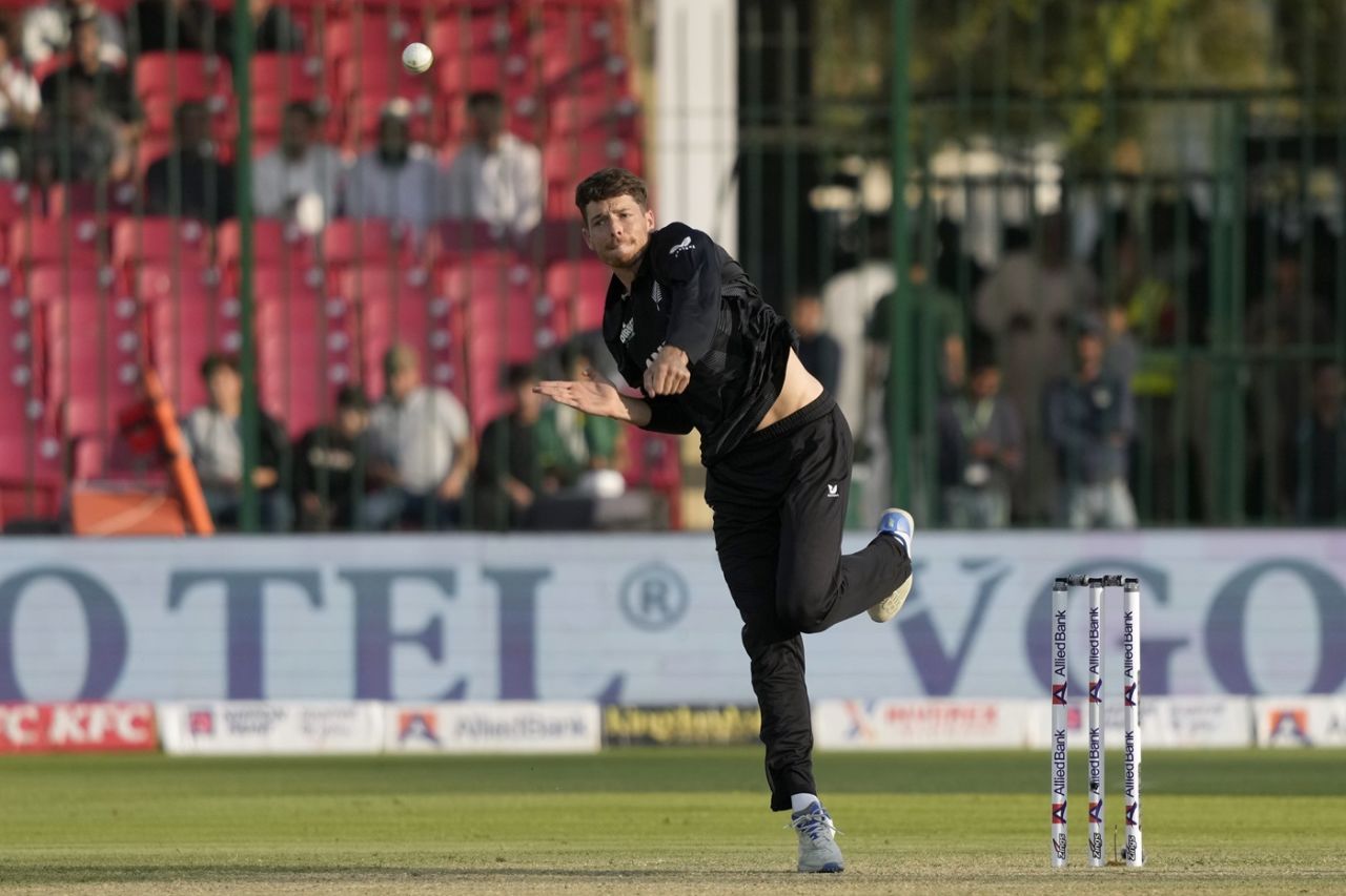 Mitchell Santner bowled a boundary-less spell for New Zealand, Pakistan vs New Zealand, ODI tri-series, Karachi, February 14, 2025