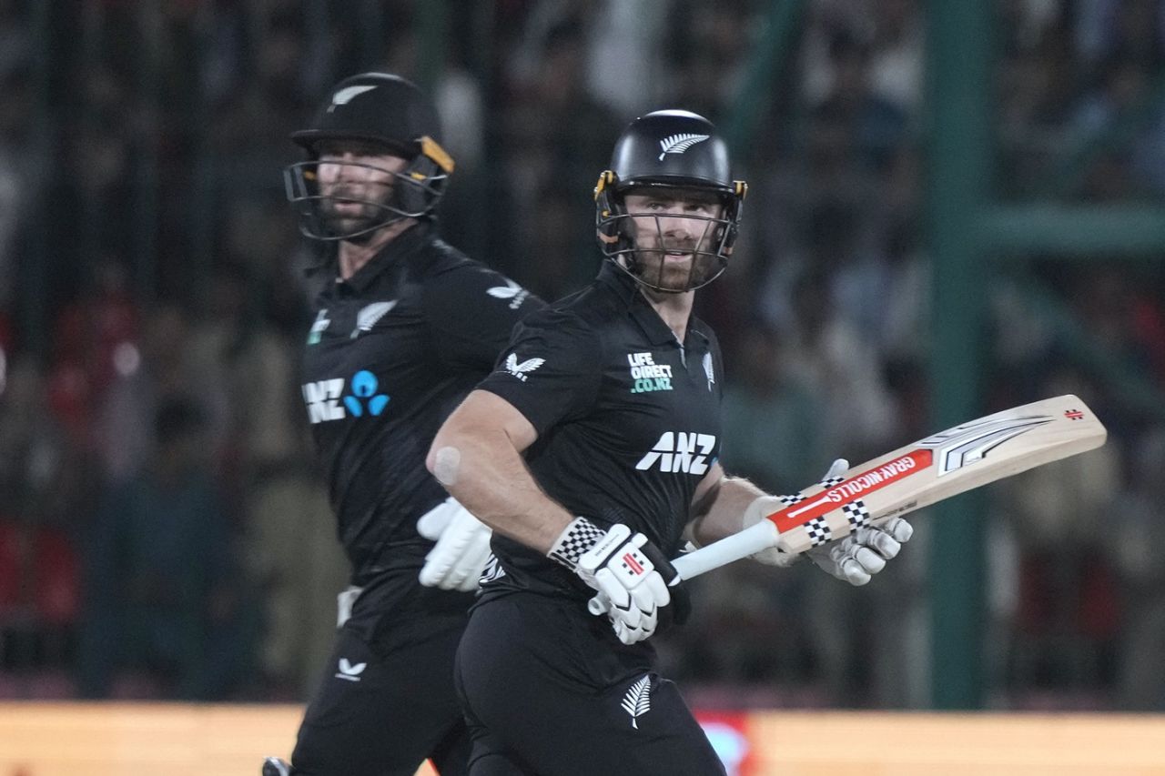 Devon Conway and Kane Williamson run between the wickets, Pakistan vs New Zealand, ODI tri-series, Karachi, February 14, 2025