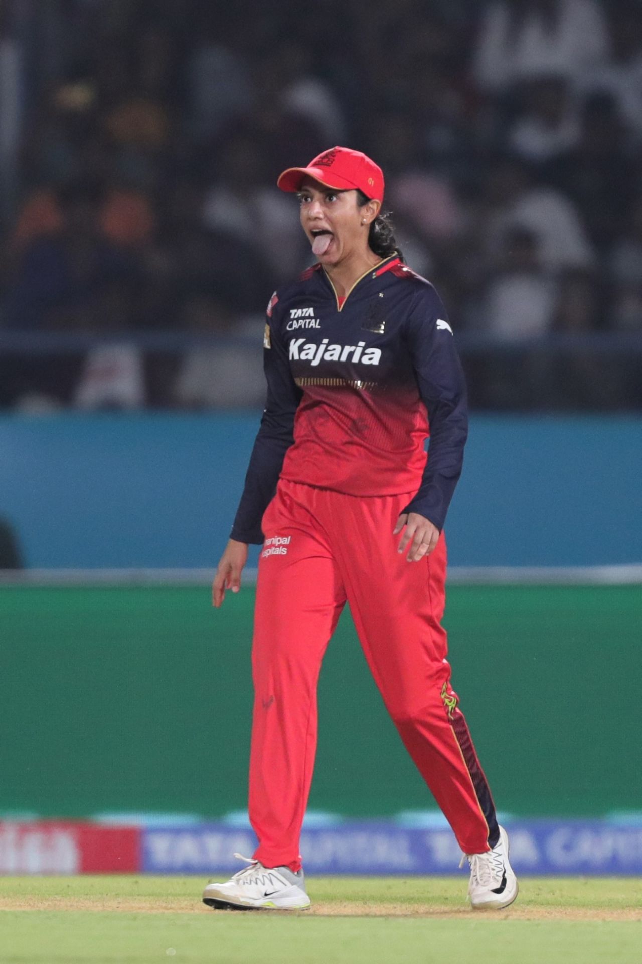 Smriti Mandhana reacts on the field, Delhi Capitals vs Royal Challengers Bengaluru, WPL 2025, Vadodara, February 17, 2025