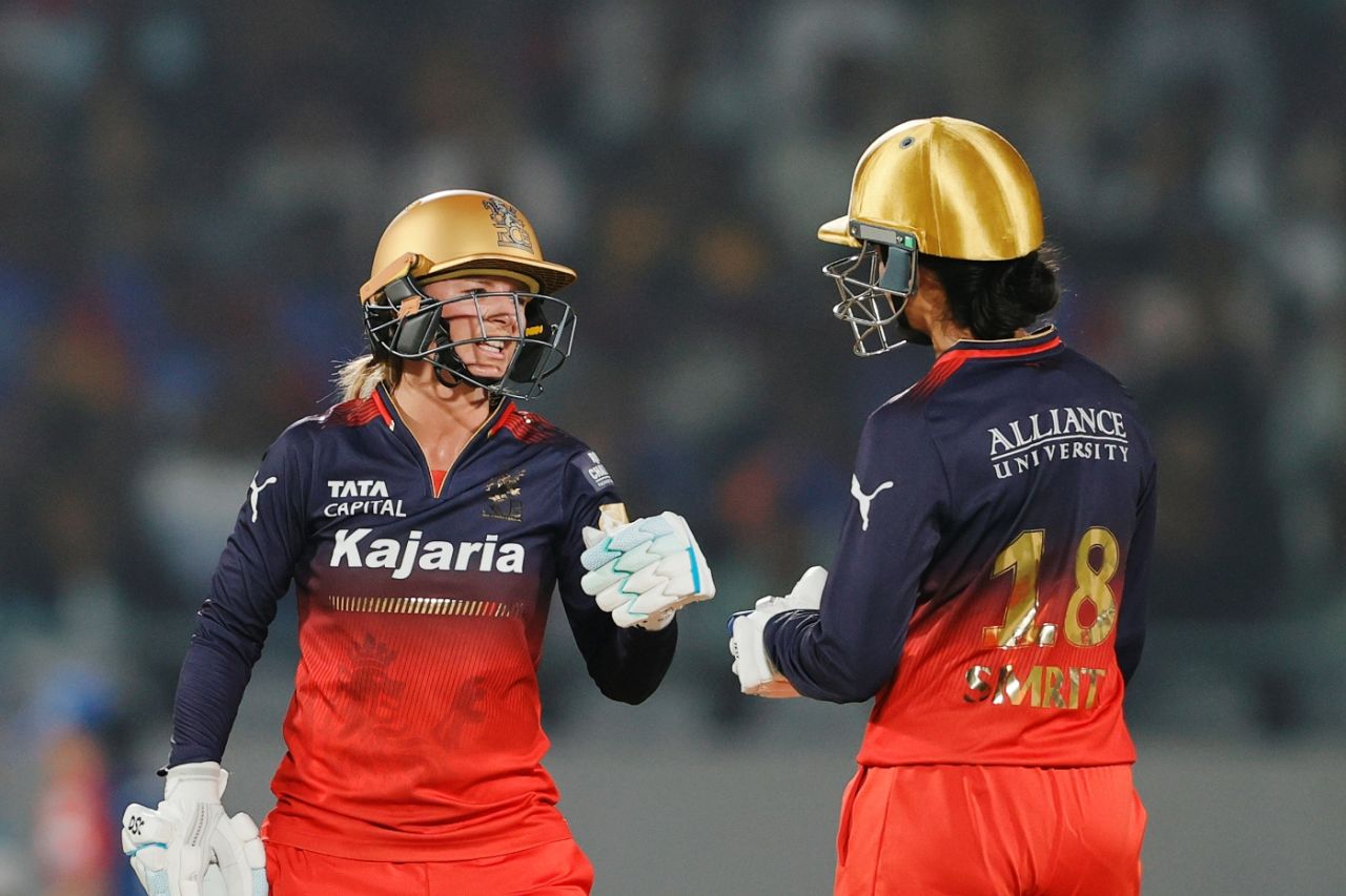 Danni Wyatt-Hodge and Smriti Mandhana put up a 101-run partnership for RCB vs Delhi Capitals | sportzpoint.com