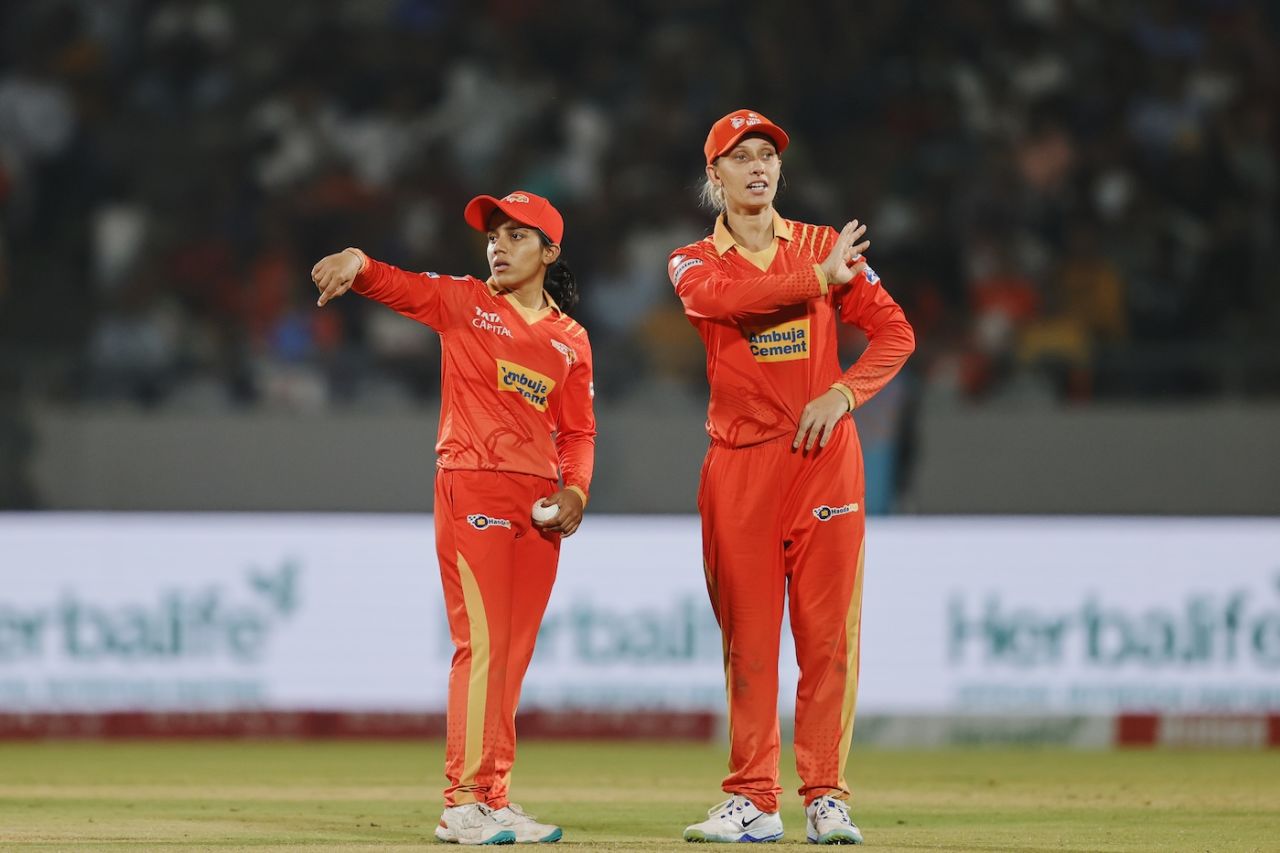 Tanuja Kanwar and Ashleigh Gardner set the field, Gujarat Giants vs Mumbai Indians, WPL 2025, February 18, 2025