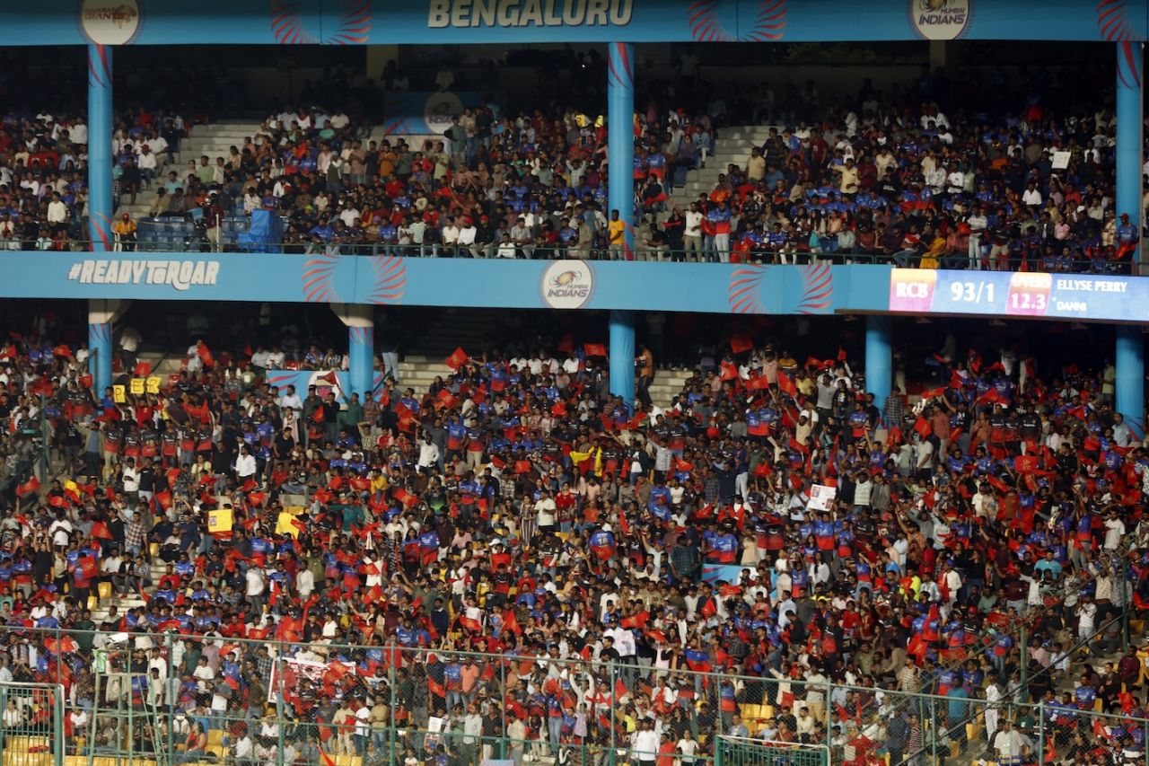 The crowd at the Chinnaswamy Stadium was entertained for 22 overs, Royal Challengers Bengaluru vs UP Warriorz, WPL 2025, Bengaluru, February 24, 2025