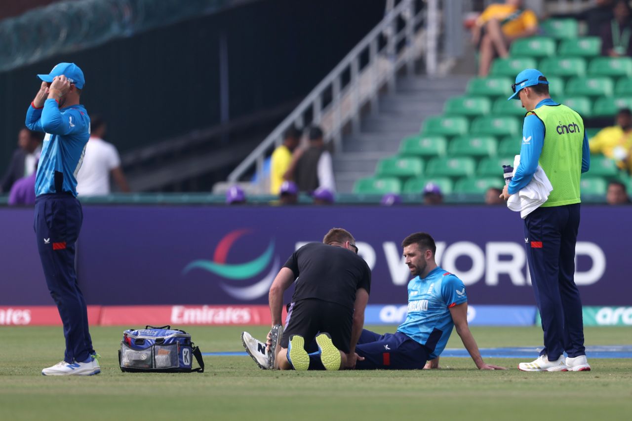 Mark Wood has an issue with his knee and went off early in the game, England vs Afghanistan, Gaddafi Stadium, Lahore, ICC Champions Trophy, February 26, 2025