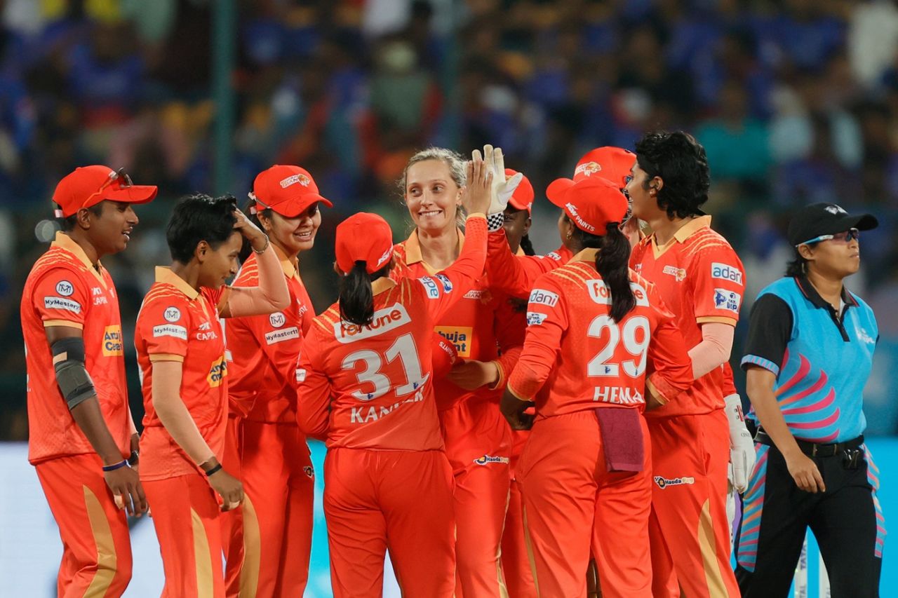 Ashleigh Gardner celebrates a wicket with her team-mates, Royal Challengers Bengaluru vs Gujarat Giants, WPL 2025, Bengaluru, February 27, 2025