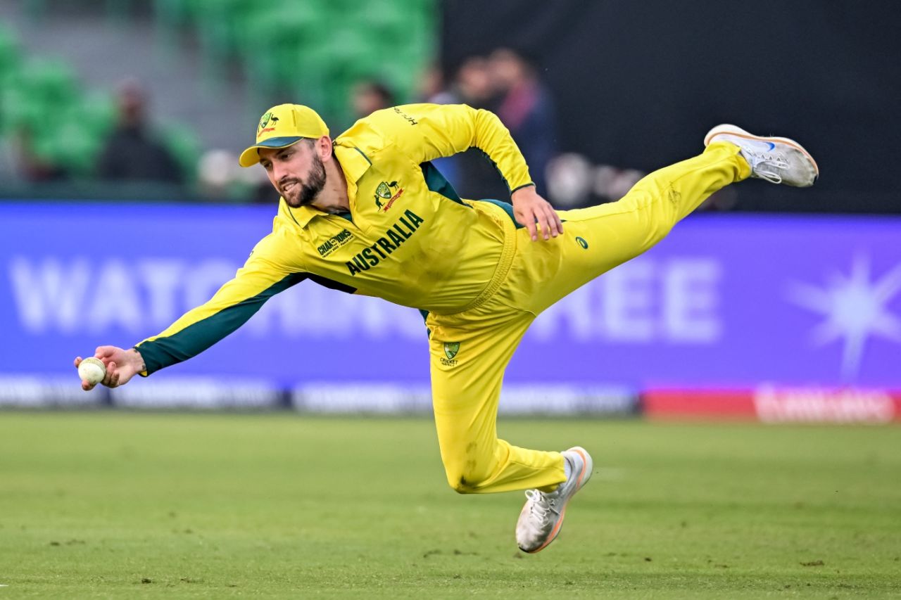 Matthew Short put down a tough chance off Gulbadin Naib's bat, Afghanistan vs Australia, Champions Trophy, Lahore, February 28, 2025