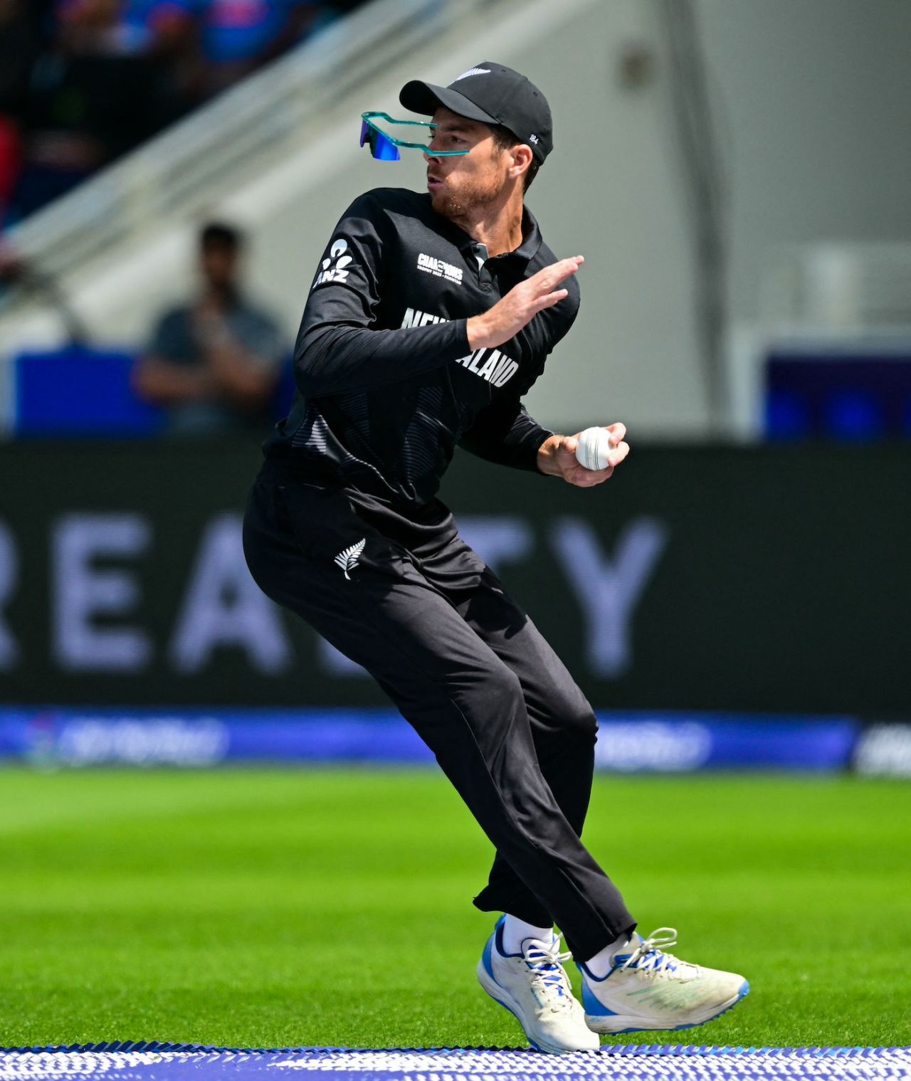 Mitchell Santner loses his glasses as he turns around to throw the ball, India vs New Zealand, Champions Trophy, Dubai, March 2, 2025