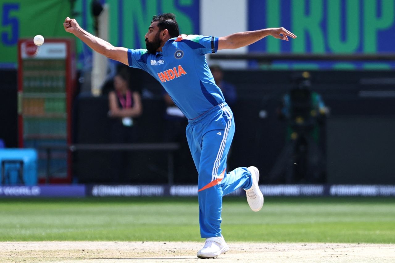 Travis Head's leading edge was just out of Mohammed Shami's reach, Australia vs India, 1st semi-final, Dubai, Champions Trophy, March 4, 2025 | sportzpoint.com