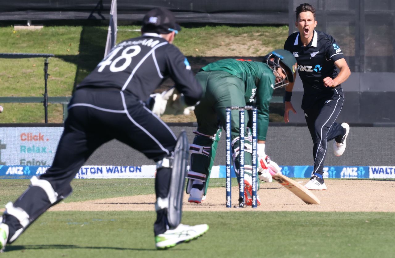 Trent Boult reacts to a close call with Tamim Iqbal, New Zealand vs Bangladesh, 2nd ODI, Christchurch, March 23, 2021
