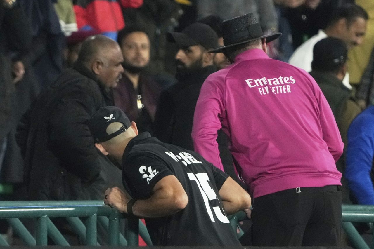 Where's the ball? Daryl Mitchell and umpire Paul Reiffel investigate, New Zealand vs South Africa, Champions Trophy semi-final, Lahore, March 5, 2025
