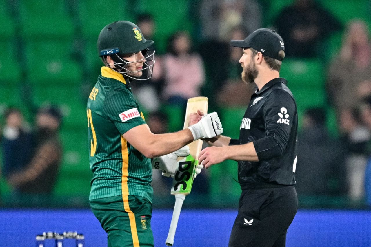 David Miller and Kane Williamson catch up after the match, New Zealand vs South Africa, Champions Trophy semi-final, Lahore, March 5, 2025
