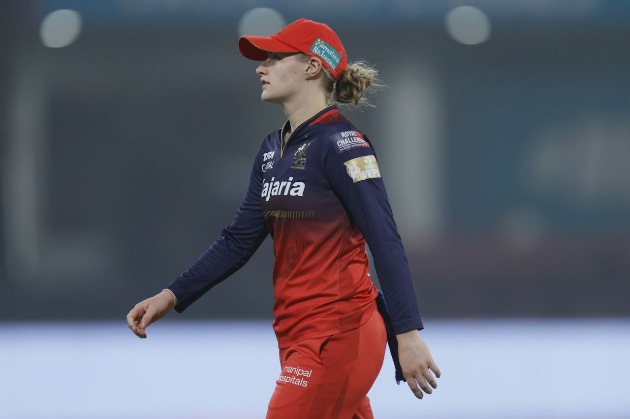 Charlie Dean had a tough outing on RCB debut, Royal Challengers Bengaluru vs UP Warriorz, WPL, Lucknow, March 8, 2025