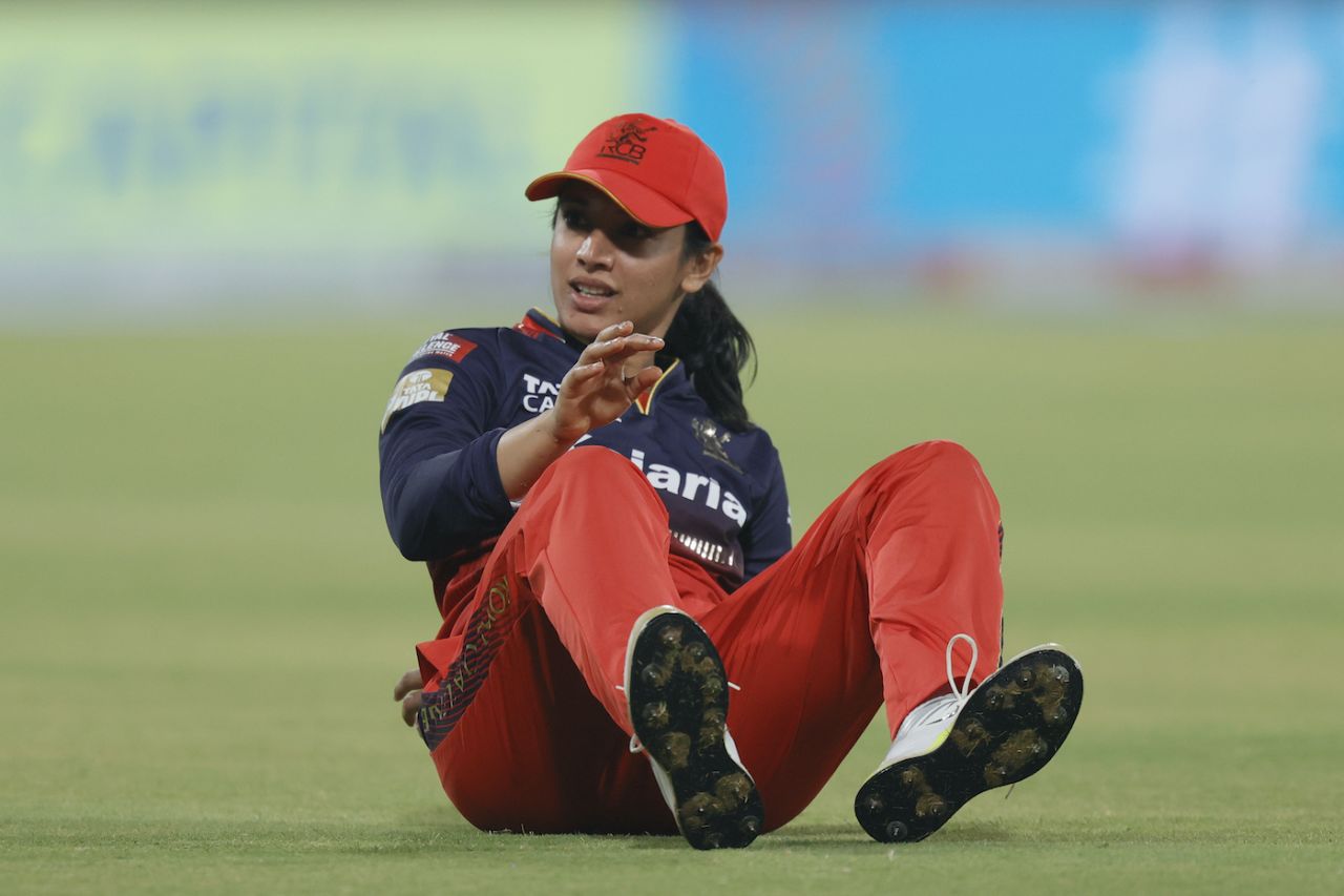 Smriti Mandhana had a tough time in the field as RCB conceded 225, Royal Challengers Bengaluru vs UP Warriorz, WPL, Lucknow, March 8, 2025