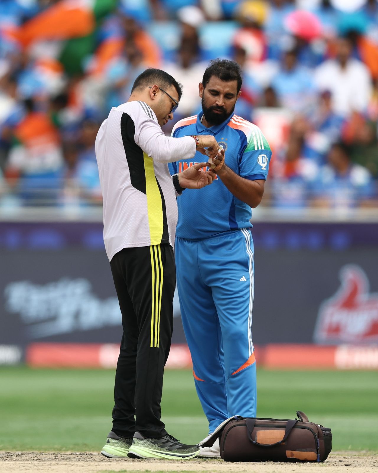 Mohammed Shami picked up an injury while trying to take a catch off his own bowling, India vs New Zealand, Champions Trophy final, Dubai, March 9, 2025
