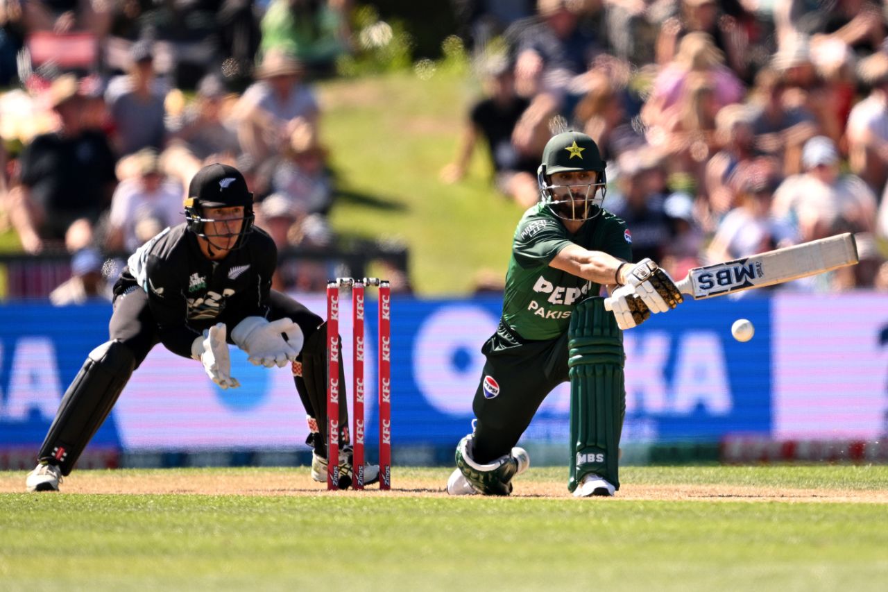 Salman Agha reverse-sweeps for four, New Zealand vs Pakistan, 1st T20I, Christchurch, March 16, 2025