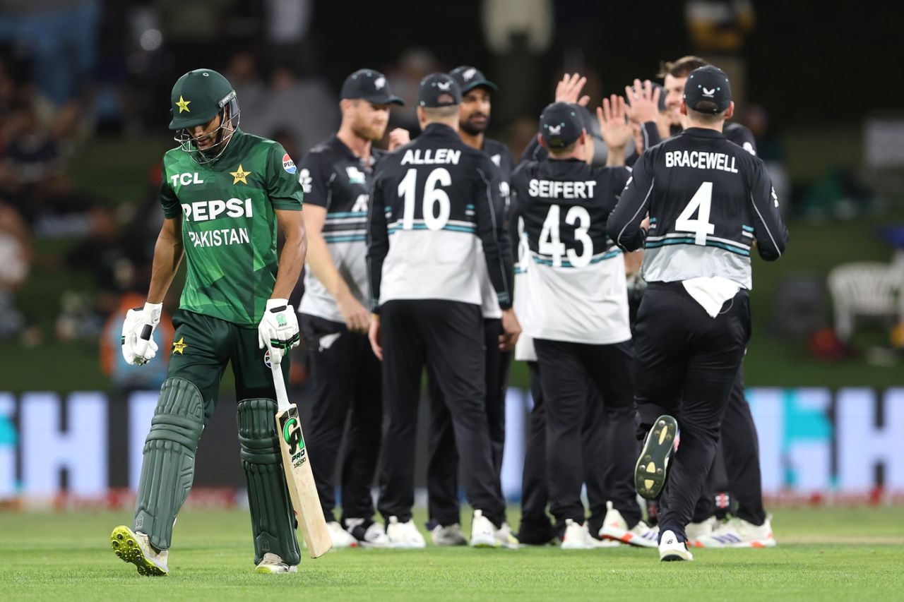 Hasan Nawaz walks away as New Zealand celebrate the early wicket, New Zealand vs Pakistan, 4th T20I, Mount Maunganui, March 23, 2025