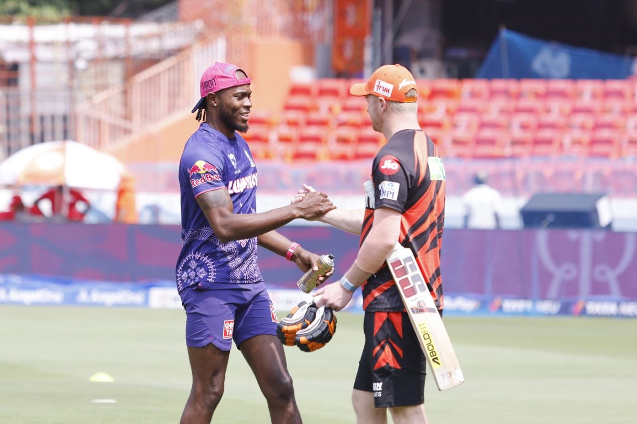 Jofra Archer and Heinrich Klaasen catch up before the game, Sunrisers Hyderabad vs Rajasthan Royals, IPL 2025, Hyderabad, March 23, 2025