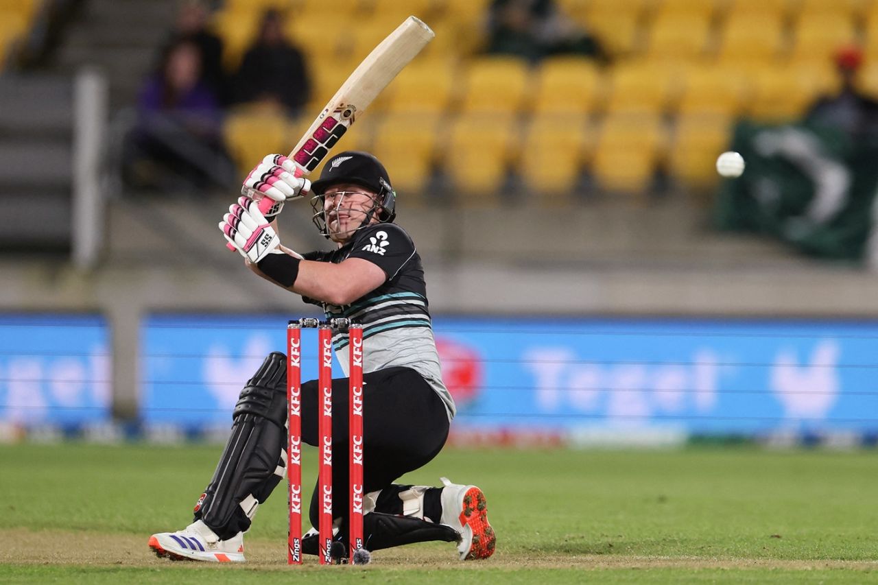 Tim Seifert goes off early in the powerplay, New Zealand vs Pakistan, 5th T20I, Wellington, March 26, 2025