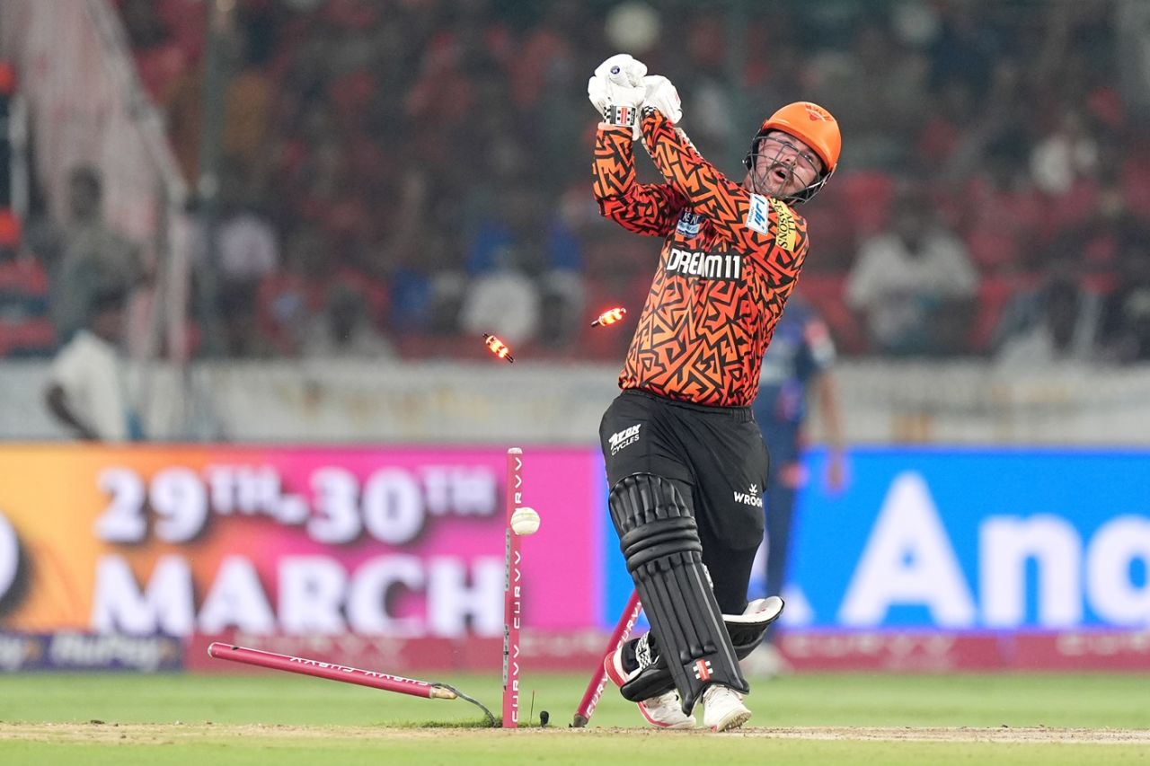 Travis Head is clean bowled, Sunrisers Hyderabad vs Lucknow Super Giants, IPL 2025, Hyderabad, March 27, 2025