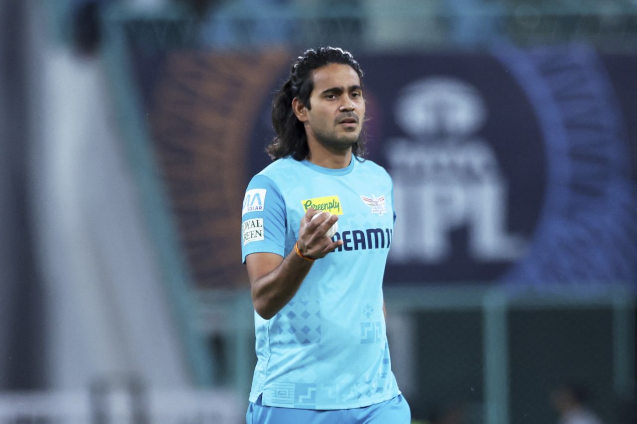 Digvesh Rathi warms up, Lucknow Super Giants vs Punjab Kings, IPL, Lucknow, April 1, 2025