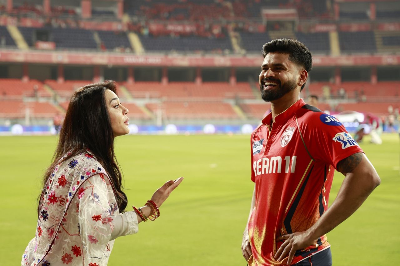 Punjab Kings co-owner Preity Zinta shares a light moment with her captain Shreyas Iyer, Punjab Kings vs Rajasthan Royals, IPL 2025, Mullanpur, April 5, 2025