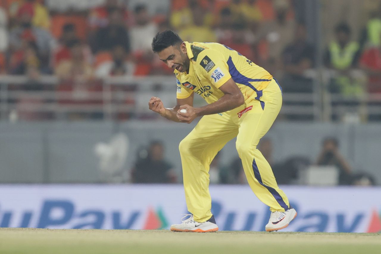 R Ashwin took a sharp return catch to dismiss Glenn Maxwell, Punjab Kings vs Chennai Super Kings, IPL 2025, Mullanpur, April 8, 2025