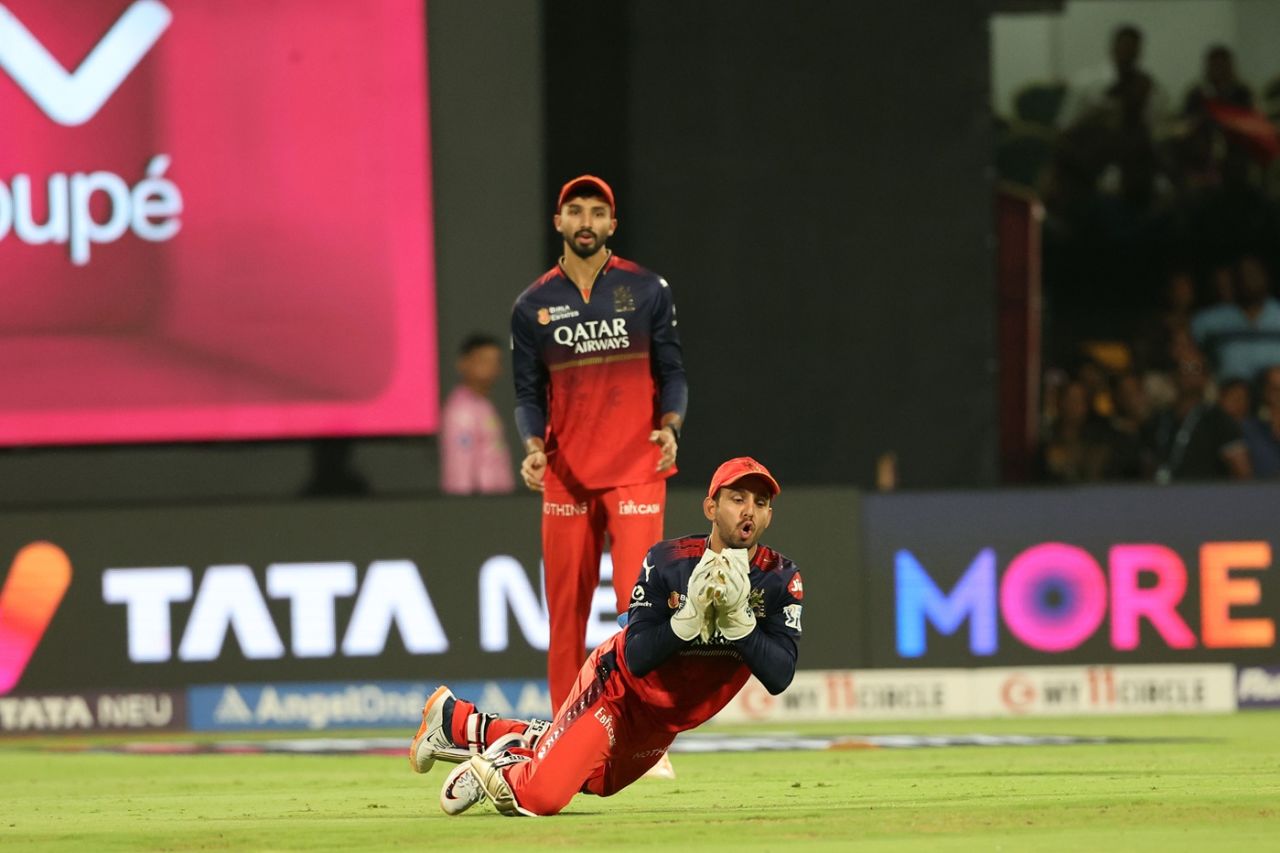 Jitesh Sharma holds on to Jake Fraser-McGurk's catch, Royal Challengers Bengaluru vs Delhi Capitals, IPL, Bengaluru, April 10, 2025