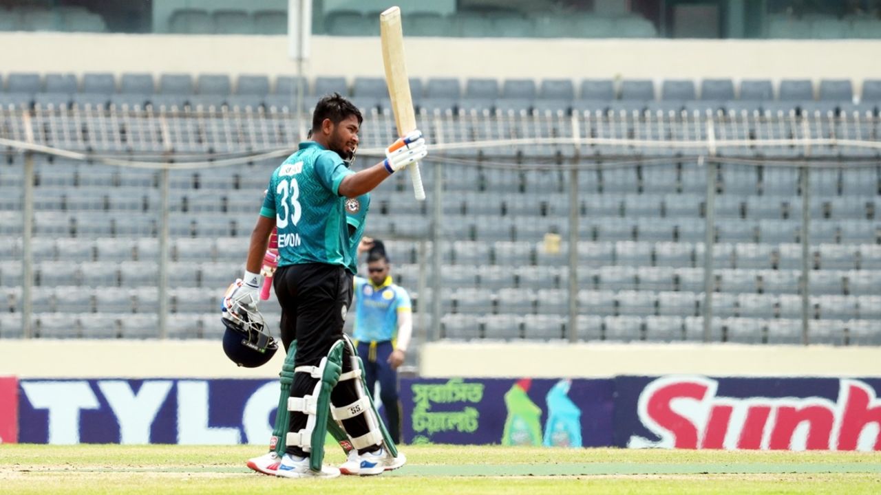 Anisul Islam celebrates his century, Abahani Limited vs Mohammedan Sporting Club, Dhaka Premier Division Cricket League, Mirpur, April 12, 2025