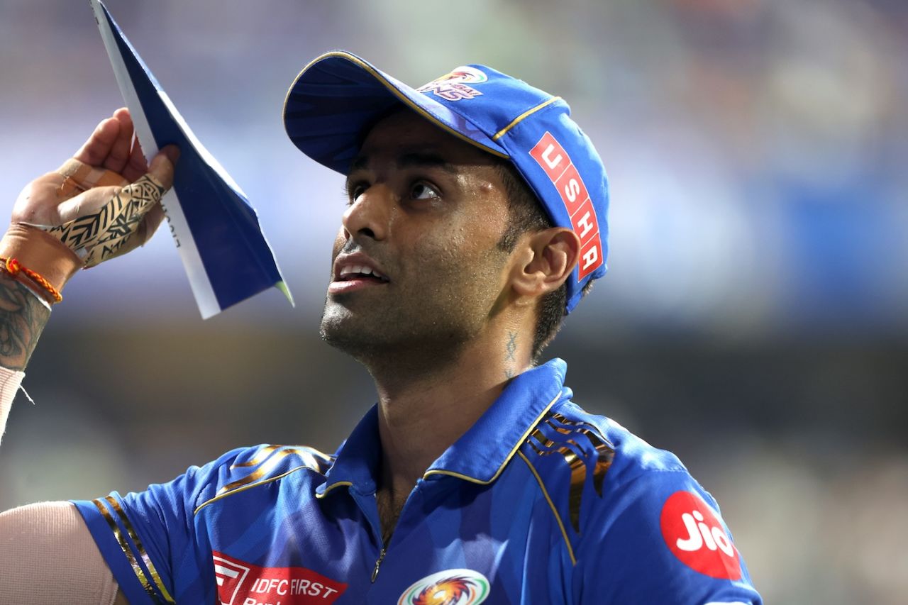 Suryakumar Yadav got a paper plane to play with, Mumbai Indians vs Sunrisers Hyderabad, IPL 2025, Mumbai, April 17, 2025