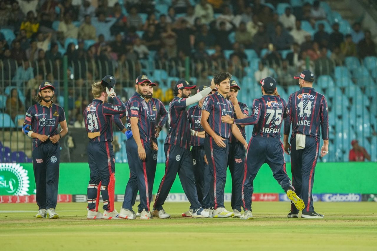 Mir Hamza struck in the powerplay, Karachi Kings vs Peshawar Zalmi, PSL, Karachi, April 21, 2025