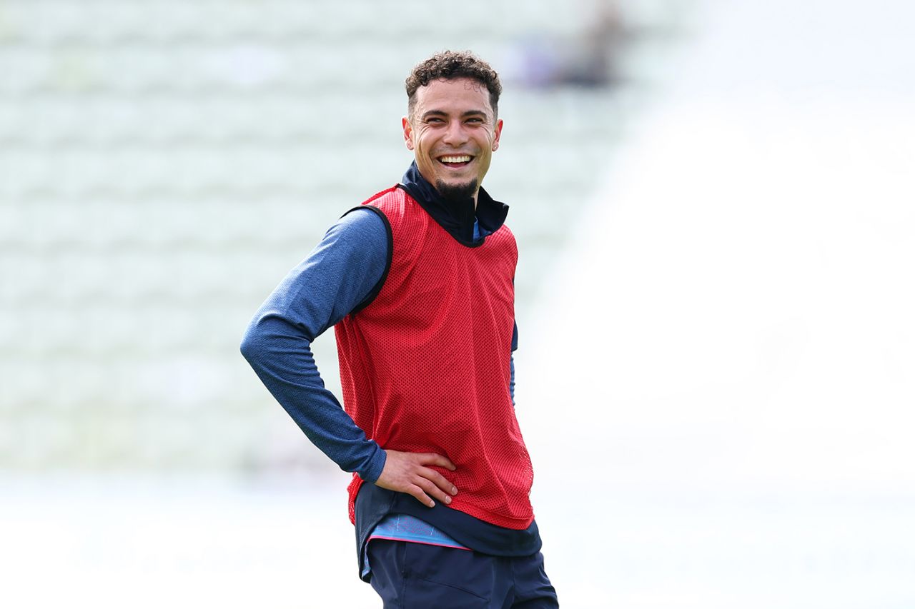 Codi Yusuf warms up before his Durham debut, Worcestershire vs Durham, County Championship, Division One, New Road, April 25, 2025