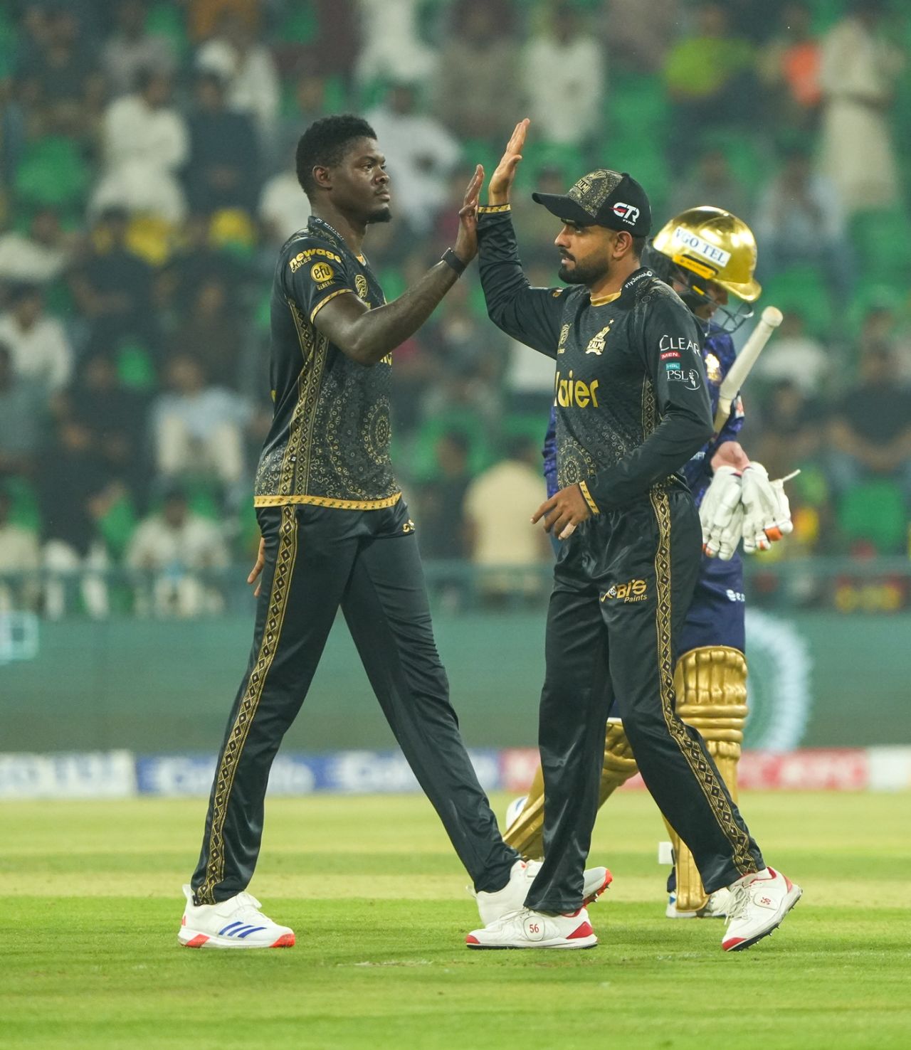 Alzarri Joseph celebrates with Babar Azam after taking one of his four wickets, Peshawar Zalmi vs Quetta Gladiators, PSL 2025, Lahore, April 27, 2025