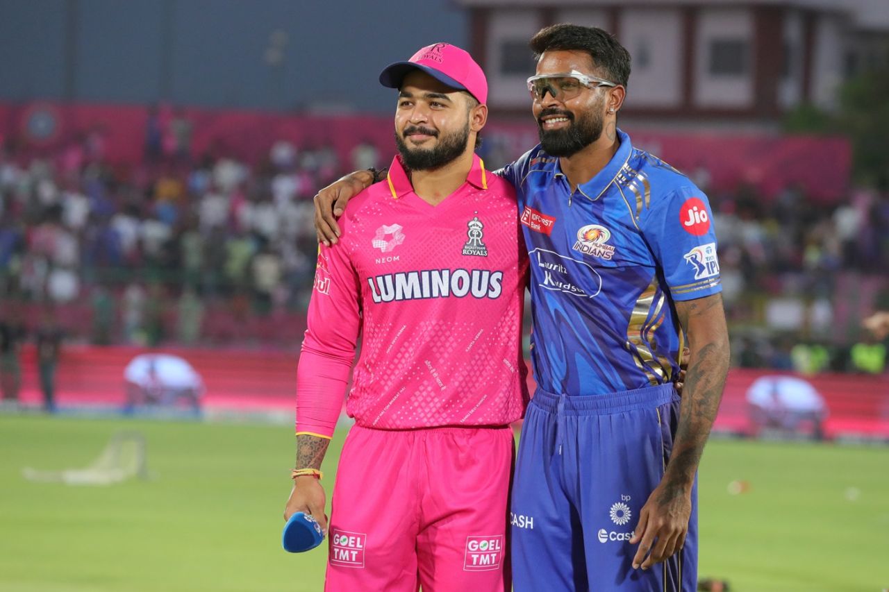Riyan Parag and Hardik Pandya pose at the toss, Rajasthan Royals vs Mumbai Indians, IPL, Jaipur, May 1, 2025