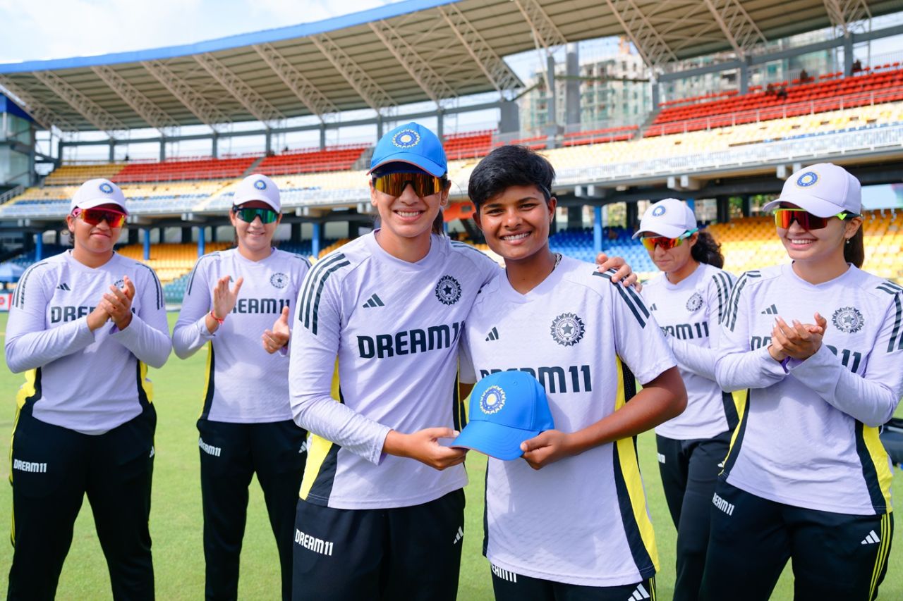 Kranti Goud received her maiden ODI cap from Smriti Mandhana, India vs Sri Lanka, women's tri-series, final, Colombo, May 11, 2025