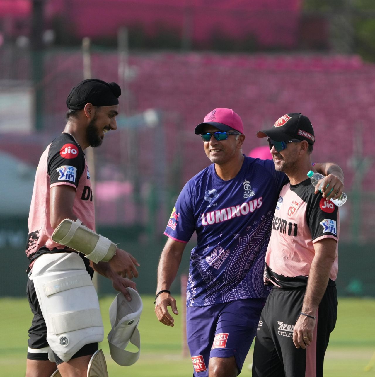 Arshdeep Singh shares a light moment with Rahul Dravid and Ricky Ponting, Rajasthan Royals vs Punjab Kings, IPL, Jaipur, May 15, 2025
